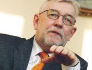 Jerzy Stępień, prezes Trybunału     Konstytucyjnego Fot. Wojciech Górski (Rozmiar: 27966 bajtów)